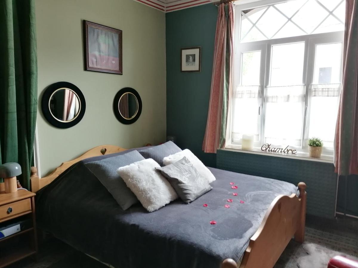 Maison D'Hote Les Notes Endormie Chambre Secrete Berzee Exterior foto