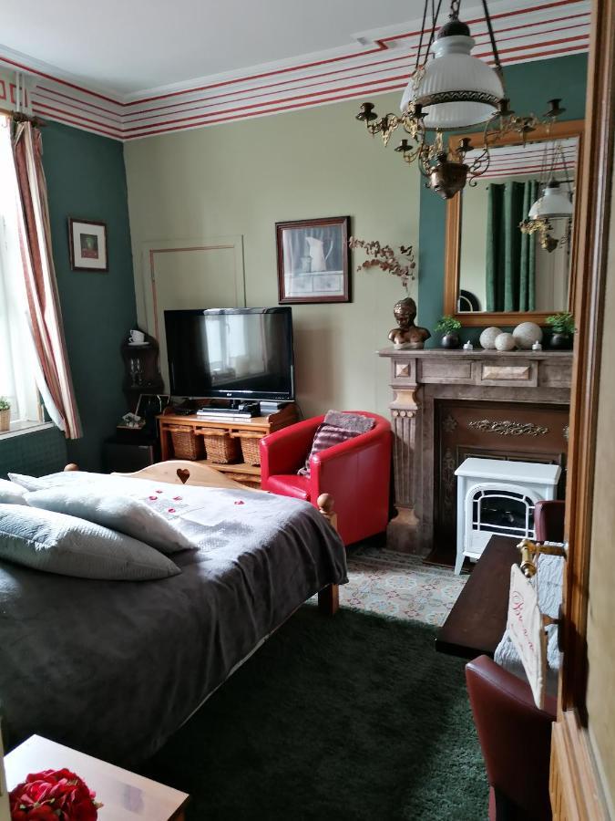 Maison D'Hote Les Notes Endormie Chambre Secrete Berzee Exterior foto