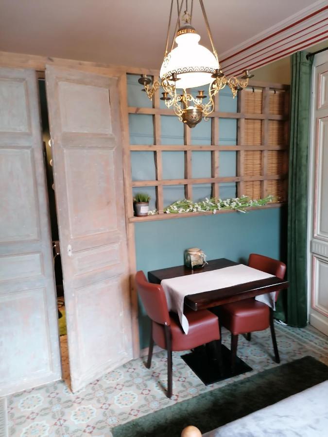 Maison D'Hote Les Notes Endormie Chambre Secrete Berzee Exterior foto