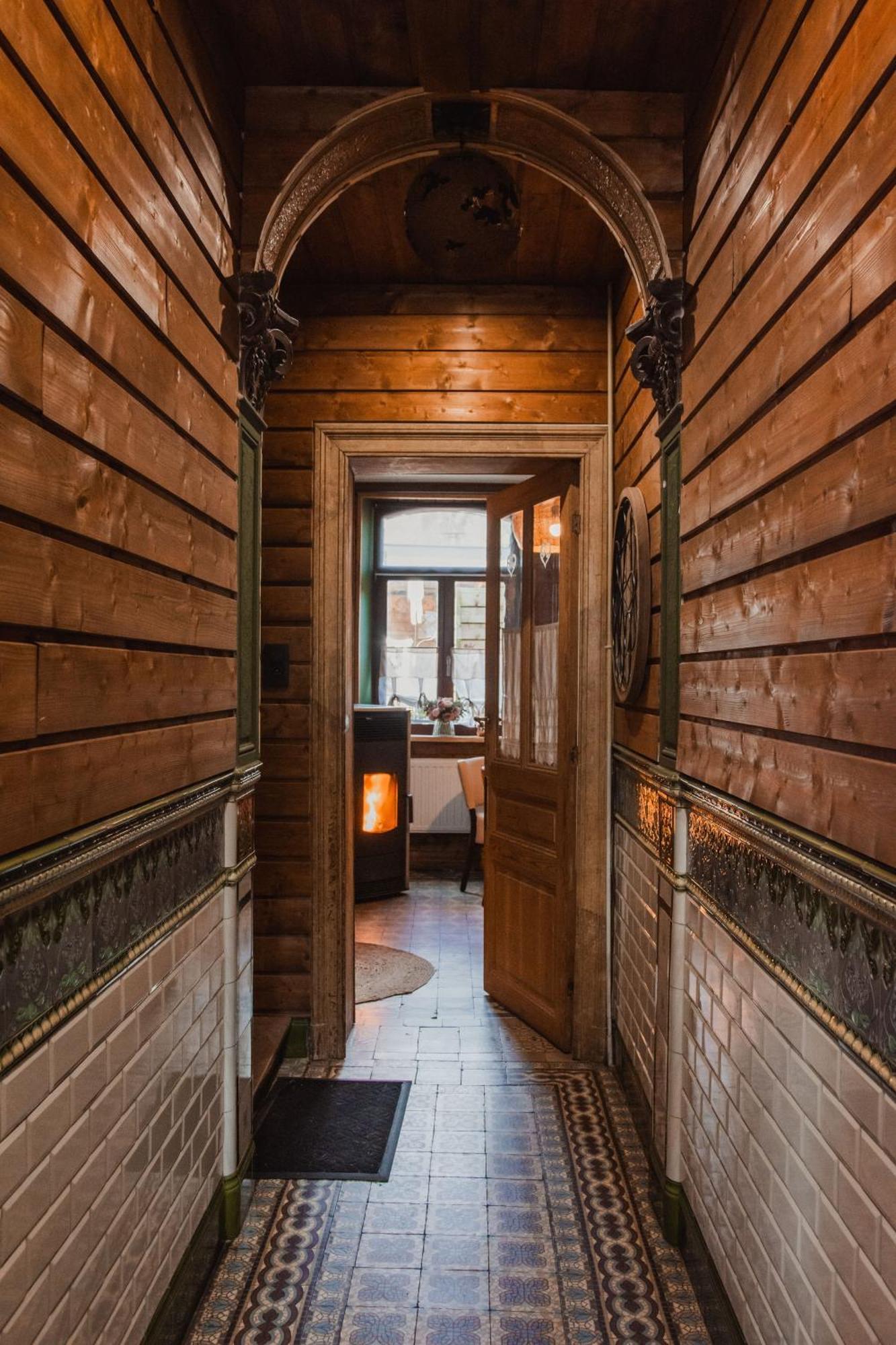 Maison D'Hote Les Notes Endormie Chambre Secrete Berzee Exterior foto
